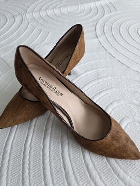 Town Shoes Tan Pony Hair Pointed-Toe Mid Heel Pumps